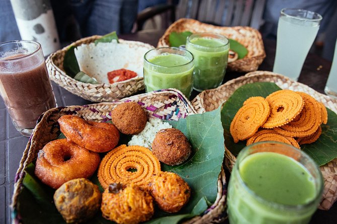 The 10 Tastings of Kandy With Locals: Private Street Food Tour - The guides: a personal experience with variable delivery
