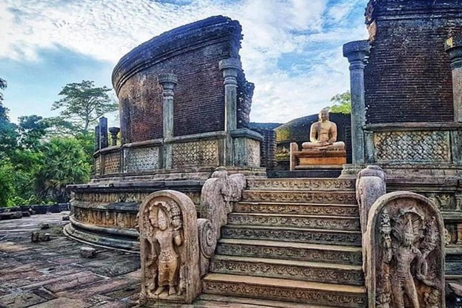 The Most Recommended Round Tour in Sri Lanka - Sigiriya and Pidurangala start the trip with a view
