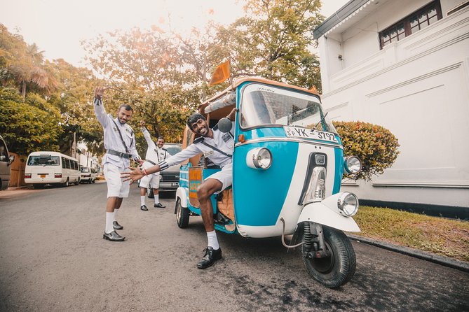 "THE ORIGINALS" Tuk Tuk Safari Colombo, the first and the best. - A Sri Lankan lunch by the coast