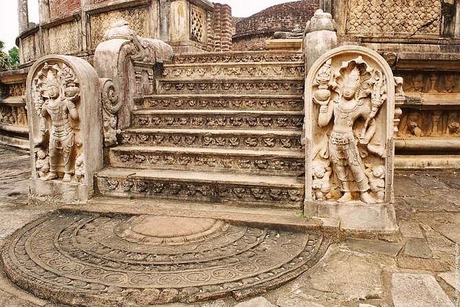 Tour Packages in Sri Lanka - Most Popular Round Tour - All in One Tour - Day 4: Village life, Dambulla, and Kandy after dark