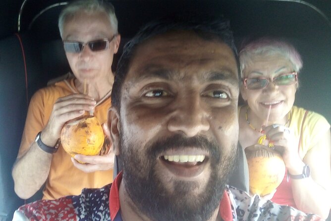 Tuk Tuk city tour is very cheap in colombo( All inclusive tour) - Pettah and the red-and-white Jami Ul-Alfar Mosque
