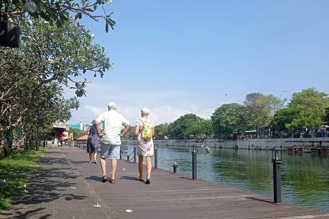 Tuk tuk colombo Sightseeing tour - Buddhist Shrines and a Quiet Park