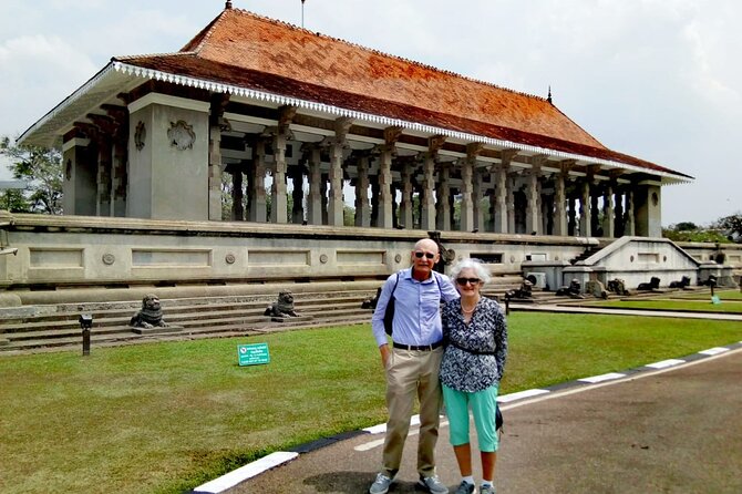 Tuk Tuk Private Safari Tour Exploring Sri Lanka's Capital Colombo - Gangaramaya Temple begins the cultural side