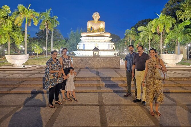 Tuk Tuk safari capital Colombo (Food and Entry Fees) Including - Tea, gemstones, and a taste of local shopping